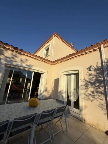 Maison moderne avec jardin