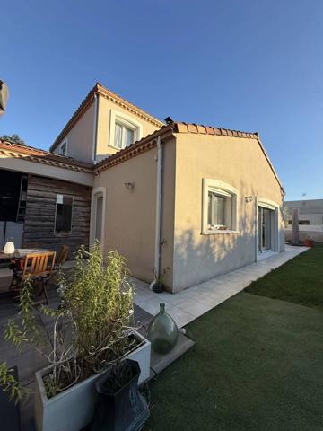 Maison moderne avec jardin