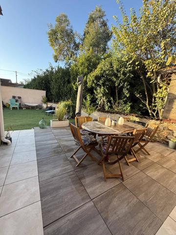 Maison moderne avec jardin