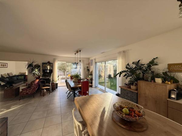 Maison moderne avec jardin