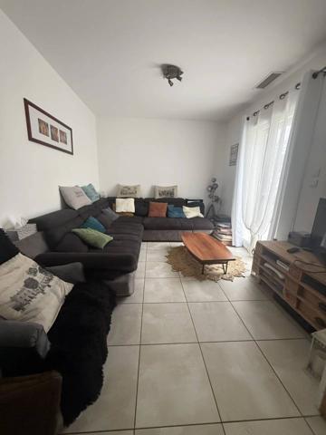 Maison moderne avec jardin