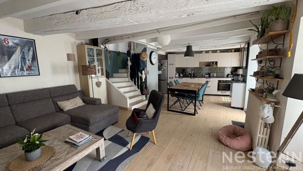 Coup de coeur pour cette maison de charme rénovée avec jardin paysager, terrasse couverte et commerces à pied