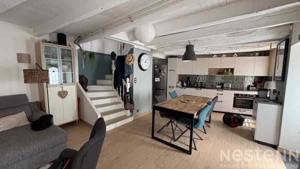 Coup de coeur pour cette maison de charme rénovée avec jardin paysager, terrasse couverte et commerces à pied