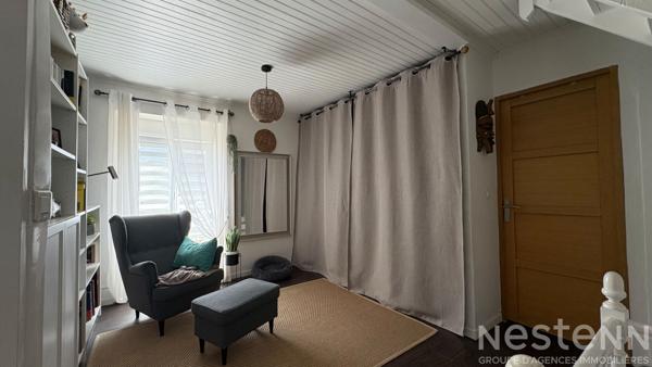 Coup de coeur pour cette maison de charme rénovée avec jardin paysager, terrasse couverte et commerces à pied