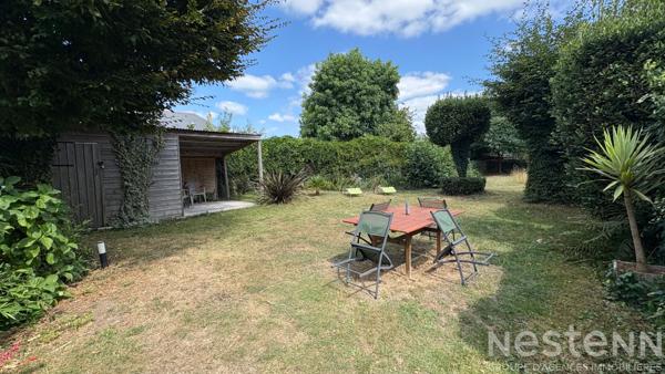 Coup de coeur pour cette maison de charme rénovée avec jardin paysager, terrasse couverte et commerces à pied