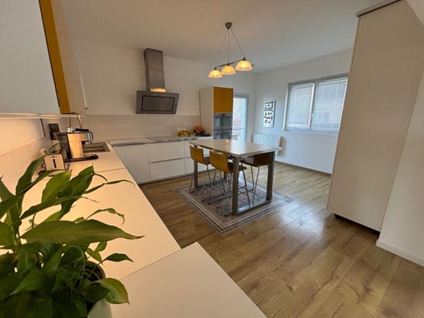 Maison 5 pièce(s) 3 chambre(s) 142 m²