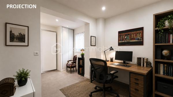 BSK IMMOBILIER vous présente : NANTES SUD / BORDS DE SEVRE : Une grande maison familiale composée de 5 chambres, d’un grand garage et d’un jardin, sans compter de nombreux espaces de rangements.

Cette maison est édifiée sur 2 niveaux, elle comprend :

Au rez-de-chaussée :
Une entrée vous mène directement au salon-séjour (env. 37m²), entièrement vitré côté jardin avec une projection sur un jardin intimiste exposé plein ouest et sans vis-à-vis. Une cuisine aménagée et équipée attenante au salon-séjour, une chambre (env. 13m²), un local technique, un dégagement accédant au grand garage, et des toilettes.

Le 1er étage est scindé en 2 espaces : D’un côté, un palier dessert 3 chambres dont 2 équipées de placards, et une salle de bain [baignoire/douche/wc]. De l’autre côté, une grande suite parentale d’env. 35m² avec un dressing et une salle d’eau avec wc. Enfin, une pièce dont vous pourrez définir la fonction (bureau, coin buanderie, etc etc).

En annexe : Un grand garage attenant à la maison d’env. 27m², une rareté dans le quartier « Sèvre », sans compter une place de stationnement devant la maison. Enfin, une dépendance en guise d’abri de jardin très utile pour le stockage.

Parcelle entièrement clôturée et sans vis-à-vis.

Cette maison a évolué et a été entretenue au fur et à mesure des années, les travaux les plus récents étant la toiture et l’isolation des combles (2018/2019), porte d’entrée (2022), nouvelle chaudière gaz à condensation (2025). Ouvertures en PVC double vitrage (dont vitrage phonique pour certaines ouvertures), et volets roulants électriques, en bon état.

Cette maison est située à proximité de toutes commodités, commerces de quartier [boulangerie, pharmacie, tabac-presse], ainsi que des cabinets médicaux. Les transports à quelques minutes à pied : ligne 42 arrêt « Sèvre » ou busway 4 arrêt « Mauvoisins ». Vous récupérerez également en quelques minutes en voiture, le périphérique et le sud Loire.

Maison avec accès direct aux bords de Sèvre, une bonne performance énergétique (DPE C), et un jardin intimiste exposé plein ouest et sans vis-à-vis, n'hésitez plus !