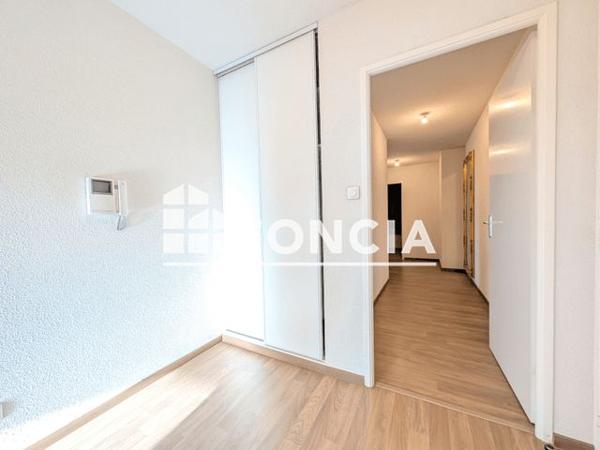 Location Appartement 3 pièces 76.68 m² - 41, 43 RUE DU HAMEAU DES BROUETTES Rouen 76100