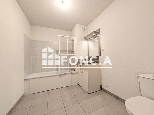 Location Appartement 3 pièces 76.68 m² - 41, 43 RUE DU HAMEAU DES BROUETTES Rouen 76100