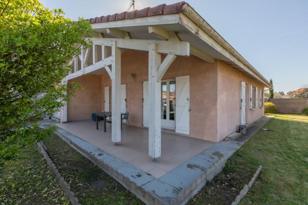 VILLA DE PLAIN-PIED AVEC FORT POTENTIEL À TOSSE