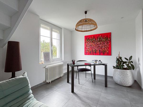 A vendre - Maison 120 m², 3 chambres et un bureau, entièrement refaite à neuf avec jardin, garage et dépendances "Sainte-Gemmes-sur-Loire/ Aux portes d'Angers"