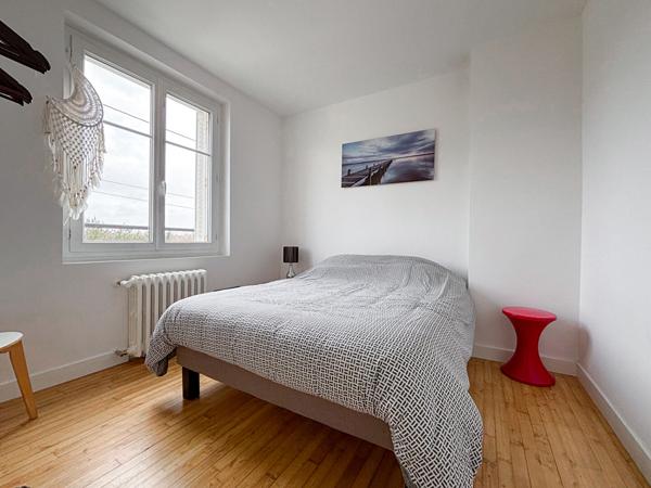 A vendre - Maison 120 m², 3 chambres et un bureau, entièrement refaite à neuf avec jardin, garage et dépendances "Sainte-Gemmes-sur-Loire/ Aux portes d'Angers"