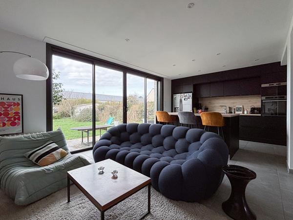 A vendre - Maison 120 m², 3 chambres et un bureau, entièrement refaite à neuf avec jardin, garage et dépendances "Sainte-Gemmes-sur-Loire/ Aux portes d'Angers"