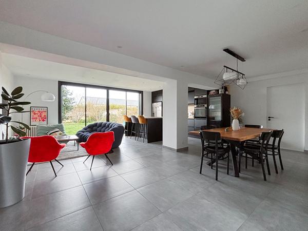 A vendre - Maison 120 m², 3 chambres et un bureau, entièrement refaite à neuf avec jardin, garage et dépendances "Sainte-Gemmes-sur-Loire/ Aux portes d'Angers"