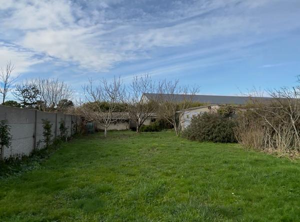 A vendre - Maison 120 m², 3 chambres et un bureau, entièrement refaite à neuf avec jardin, garage et dépendances "Sainte-Gemmes-sur-Loire/ Aux portes d'Angers"