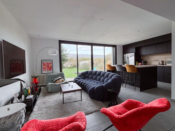 A vendre - Maison 120 m², 3 chambres et un bureau, entièrement refaite à neuf avec jardin, garage et dépendances "Sainte-Gemmes-sur-Loire/ Aux portes d'Angers"