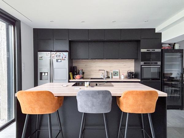 A vendre - Maison 120 m², 3 chambres et un bureau, entièrement refaite à neuf avec jardin, garage et dépendances "Sainte-Gemmes-sur-Loire/ Aux portes d'Angers"