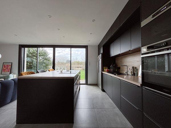 A vendre - Maison 120 m², 3 chambres et un bureau, entièrement refaite à neuf avec jardin, garage et dépendances "Sainte-Gemmes-sur-Loire/ Aux portes d'Angers"