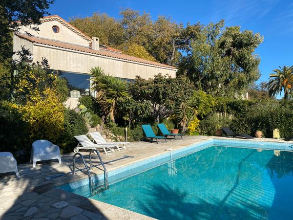 Propriété d'exception avec magnifique vue mer, piscine et dépendance  à La Gaude