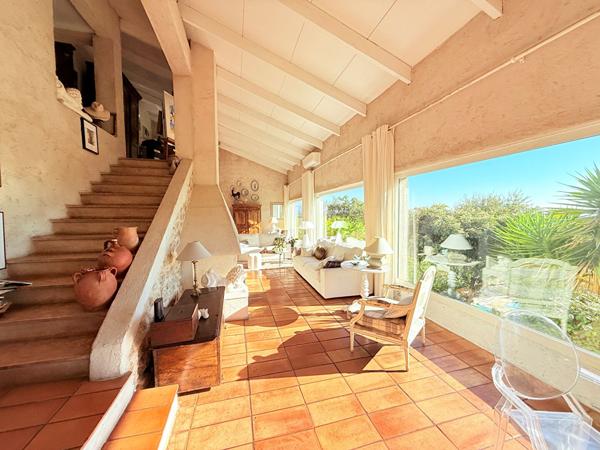 Propriété d'exception avec magnifique vue mer, piscine et dépendance  à La Gaude