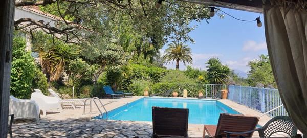 Propriété d'exception avec magnifique vue mer, piscine et dépendance  à La Gaude