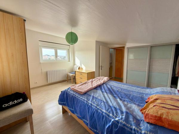 Maison de ville une chambre et bureau sur terrain de 237 m2