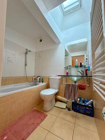 Maison de ville une chambre et bureau sur terrain de 237 m2