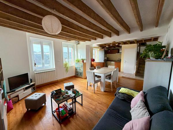 Maison de ville une chambre et bureau sur terrain de 237 m2