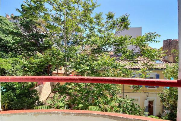 Appartement à vendre    2 pièces •  Marseille 7