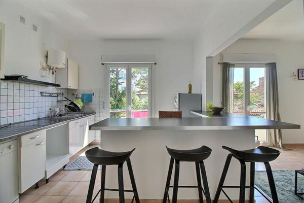 Appartement à vendre    2 pièces •  Marseille 7