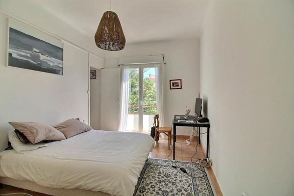 Appartement à vendre    2 pièces •  Marseille 7