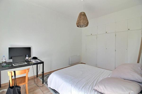 Appartement à vendre    2 pièces •  Marseille 7
