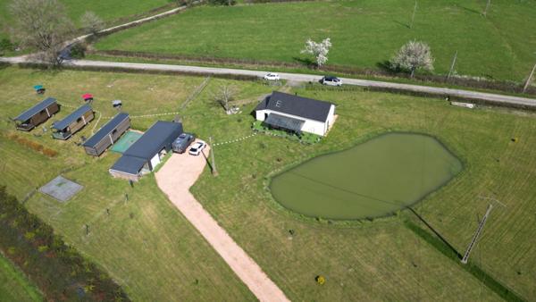 Maison + hébergements insolites sur 1 ha