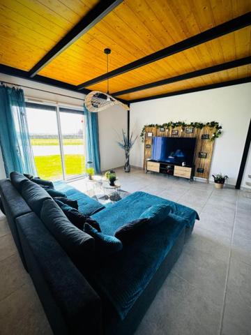 Maison + hébergements insolites sur 1 ha