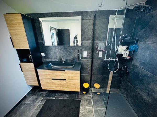 Maison + hébergements insolites sur 1 ha