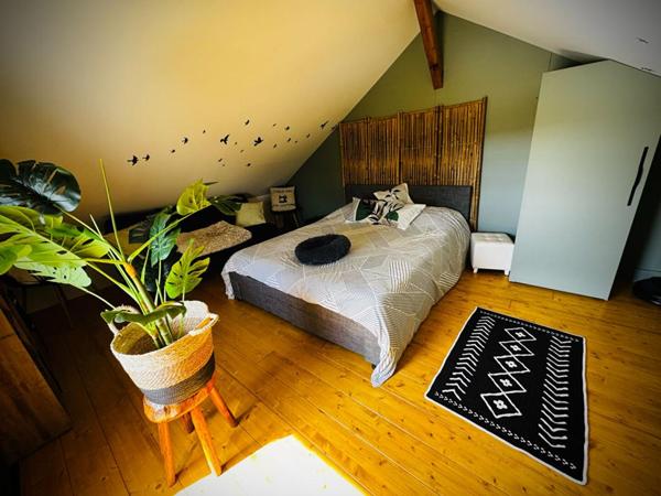 Maison + hébergements insolites sur 1 ha