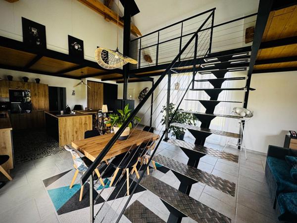 Maison + hébergements insolites sur 1 ha