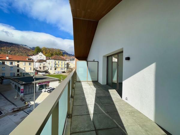 Gex (01170) Appartement dernier étage avec trois chambres et deux terrasses