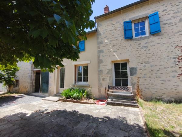 Maison à vendre 9 pièces 282 m² salon, séjour, 4 chambres, jardin, garage. 20 min Montluçon (03) 3h30 Paris