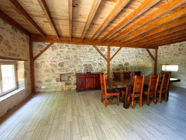 Maison à vendre 9 pièces 282 m² salon, séjour, 4 chambres, jardin, garage. 20 min Montluçon (03) 3h30 Paris