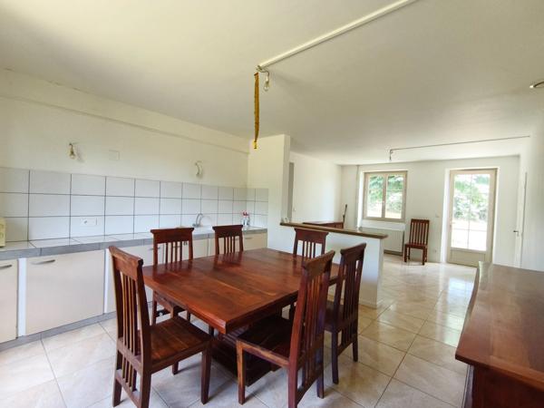 Maison à vendre 9 pièces 282 m² salon, séjour, 4 chambres, jardin, garage. 20 min Montluçon (03) 3h30 Paris