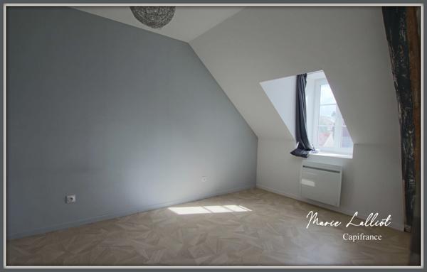 Dpt Loiret (45), à vendre coeur de ville PUISEAUX, 191m², 5 chambres, cour, pierres, poutres, tomettes