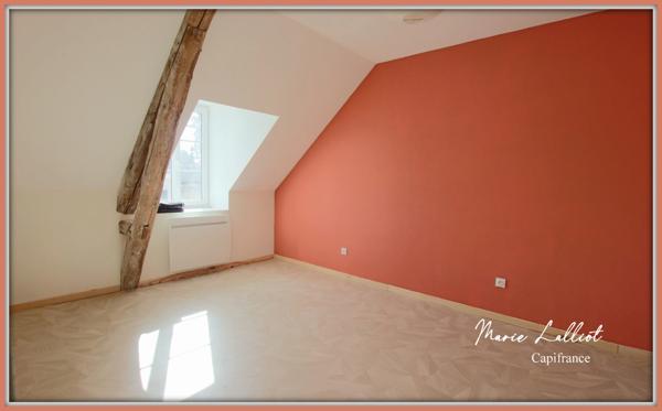 Dpt Loiret (45), à vendre coeur de ville PUISEAUX, 191m², 5 chambres, cour, pierres, poutres, tomettes
