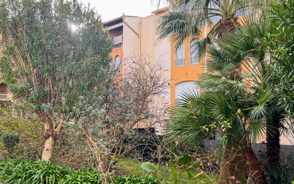 Appartement à vendre    2 pièces • 28 m2 Fréjus