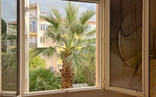 Appartement à vendre    2 pièces • 28 m2 Fréjus