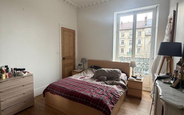 Appartement à vendre    3 pièces • 75 m2 Grenoble