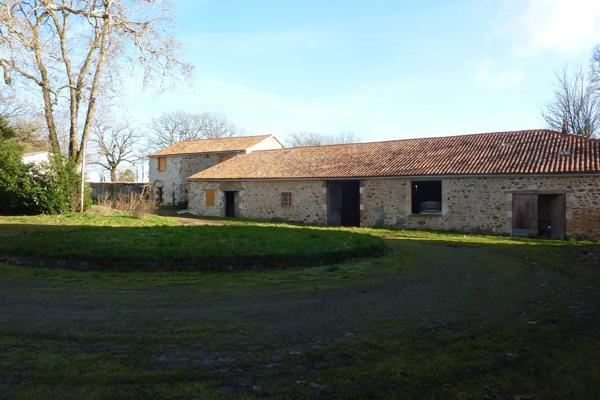 MAISON DE MAÃŽTRE AVEC SES DÉPENDANCES  SUR 30HA 95a 85ca