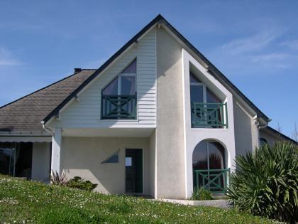 Maison - Proximite oloron-sainte-marie - Réf.:205438 BAISSE PRIX ! PROXIMITE IMMEDIATE D'OLORON - BELLE VILLA 4 CHS EN PARFAIT ETAT