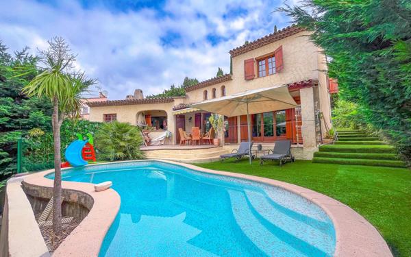 Maison à vendre    6 pièces • 188 m2 La Colle-sur-Loup