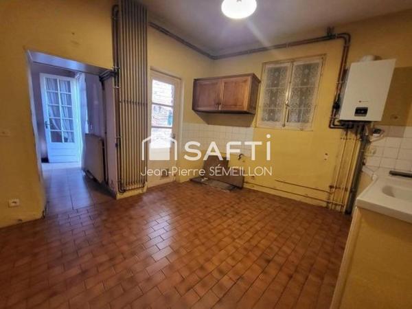 MAISON 150 m² 3 CHAMBRES COUR PRIVATIVE